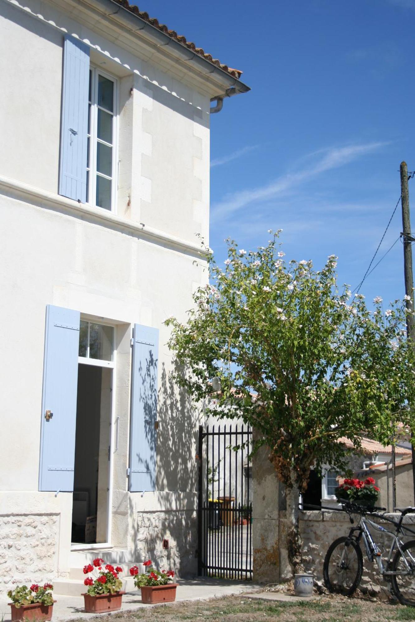 בית הארחה סוז'ון 	Le Domaine Des Aguins מראה חיצוני תמונה