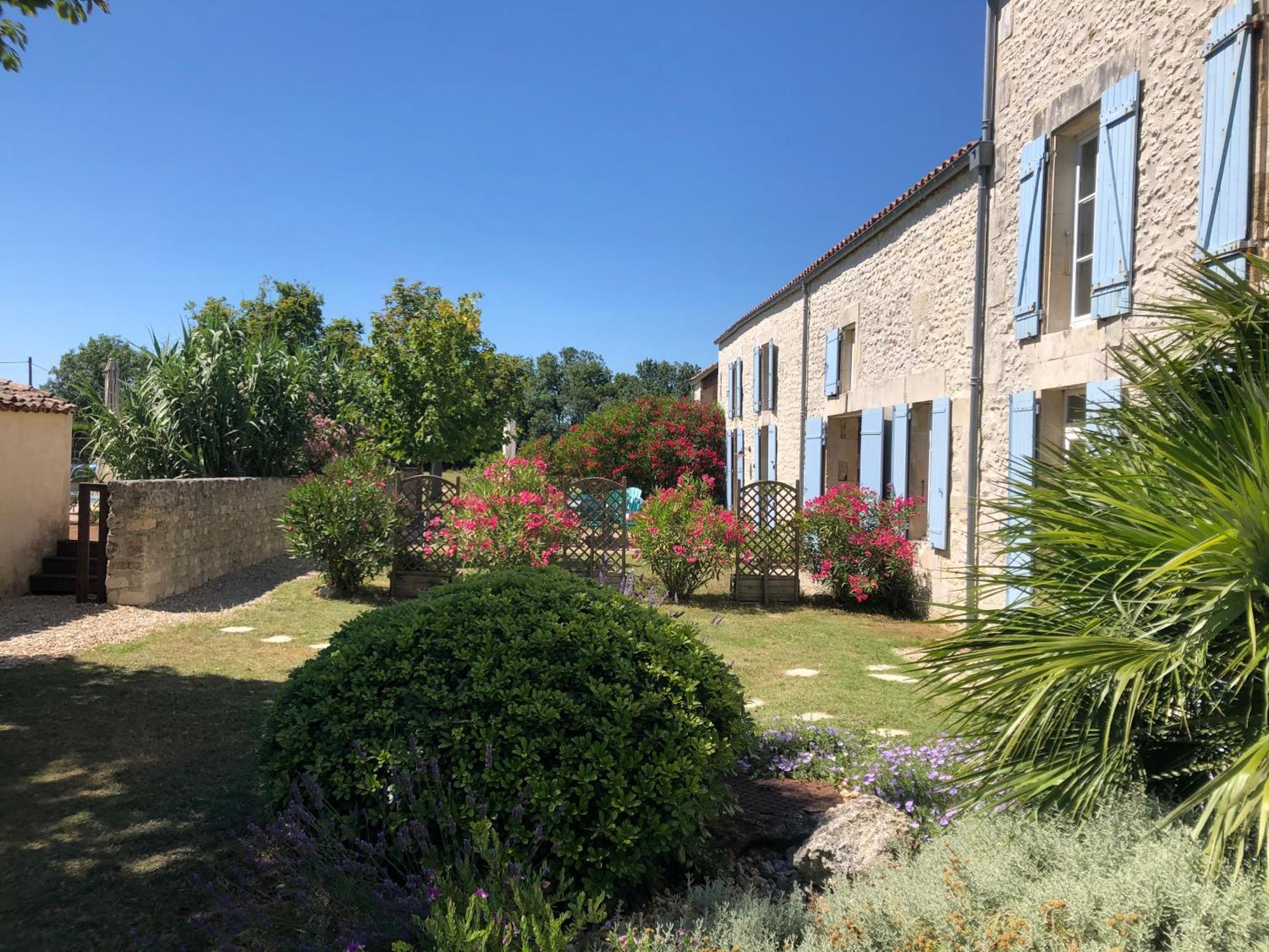 בית הארחה סוז'ון 	Le Domaine Des Aguins מראה חיצוני תמונה