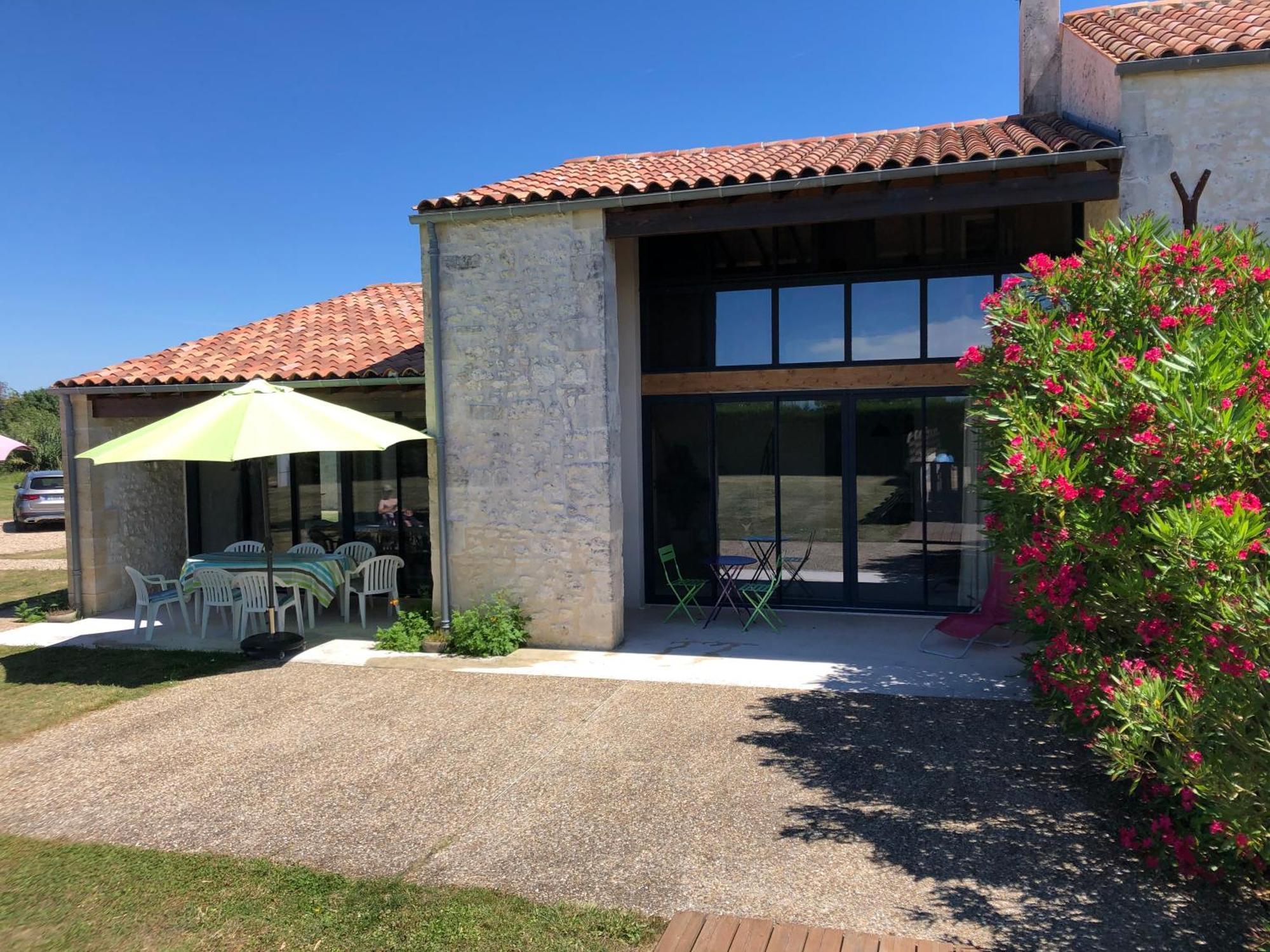 בית הארחה סוז'ון 	Le Domaine Des Aguins מראה חיצוני תמונה