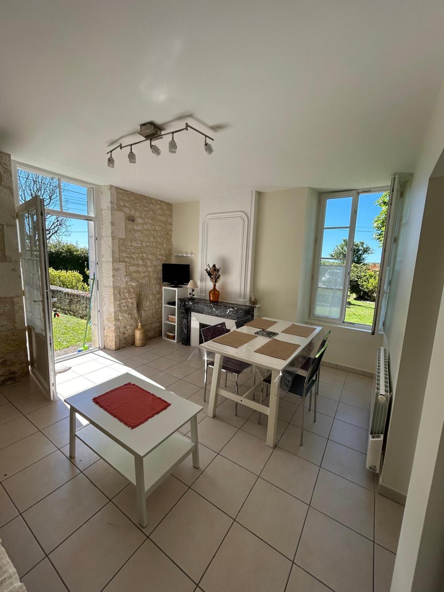 בית הארחה סוז'ון 	Le Domaine Des Aguins מראה חיצוני תמונה