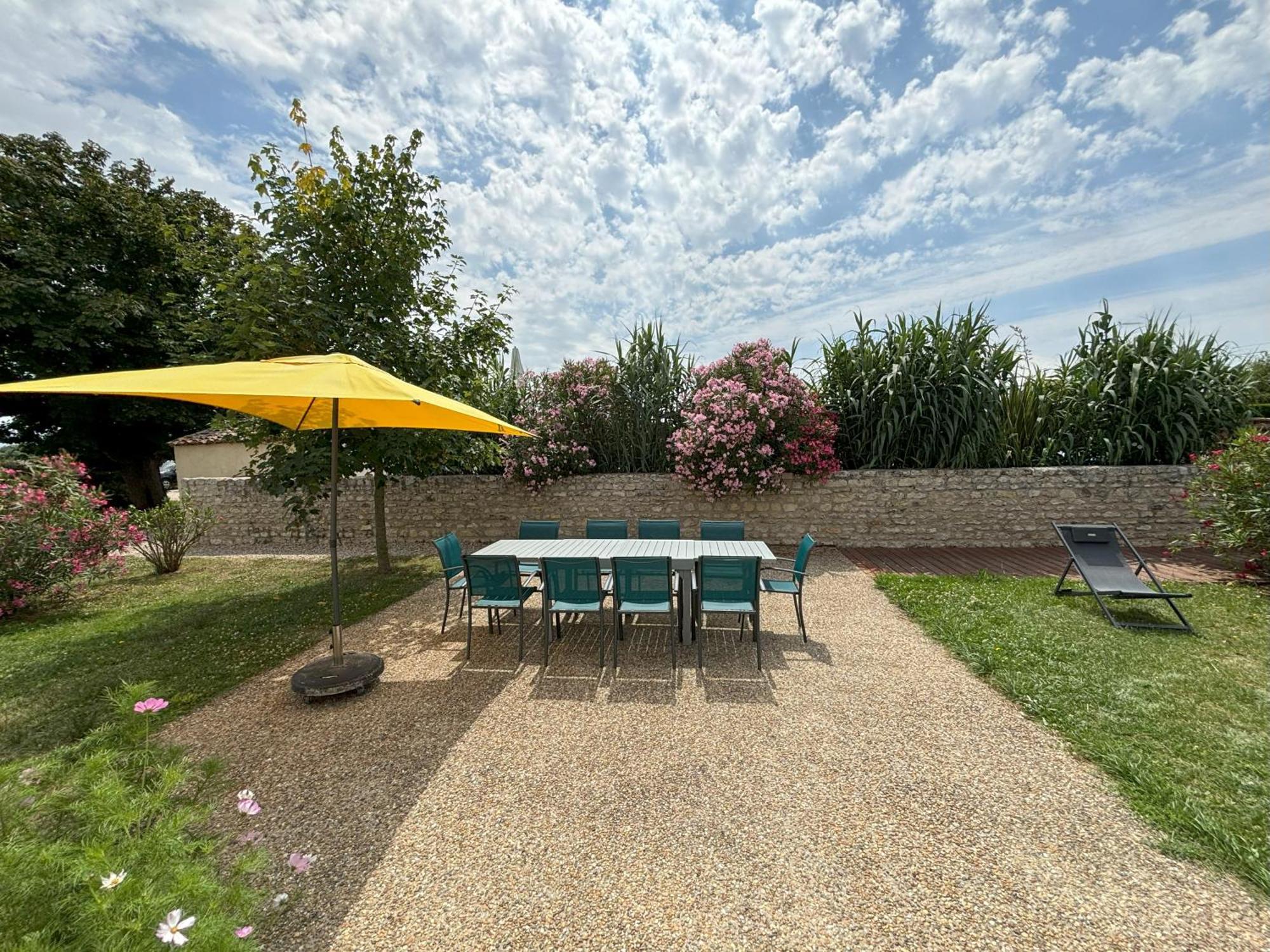 בית הארחה סוז'ון 	Le Domaine Des Aguins מראה חיצוני תמונה